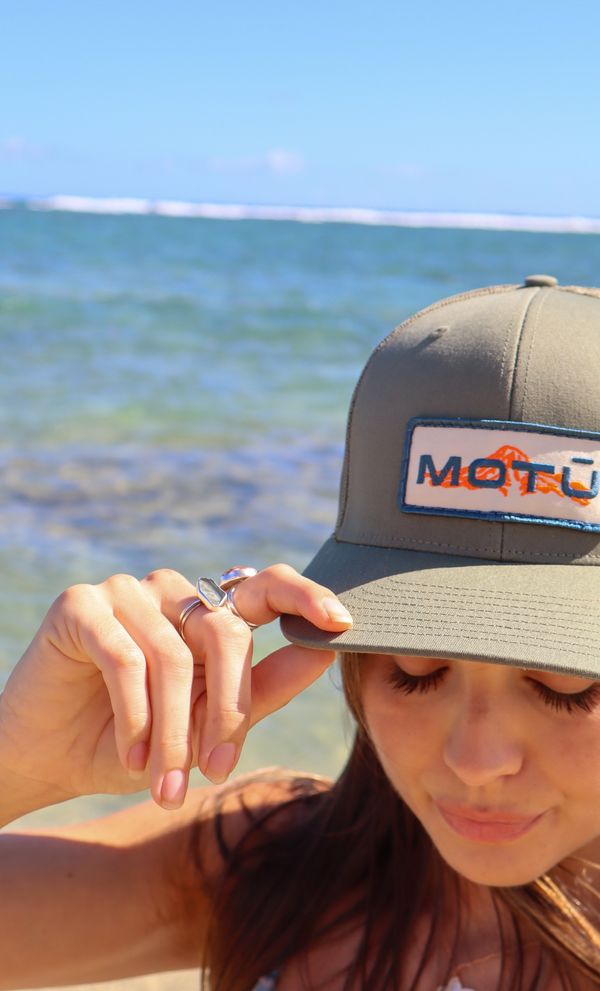 MOTŪ Mountain Patch Green Hat